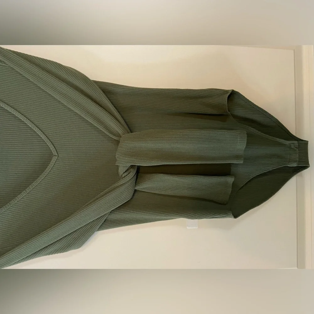 Aeropostale GUC Sz-XS Ribbed Bodysuit-3 Small Snaps-Long Sleeves, Low V-Neckline - Picture 9 of 16